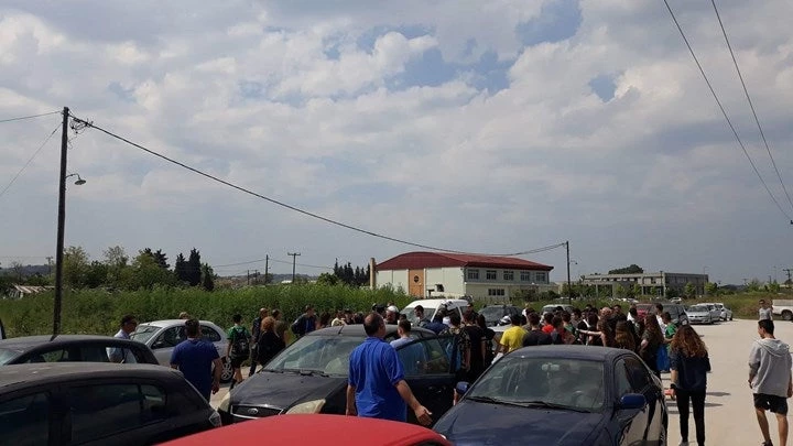 Εικόνες ντροπής – Άγριο ξύλο σε αγώνα παιδικού ποδοσφαιρικού πρωταθλήματος στη Θεσσαλονίκη